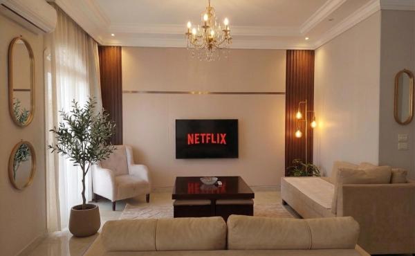 Spacious Premium Royal-Style near Waterway-Garden View 25 min to Airport, Kair