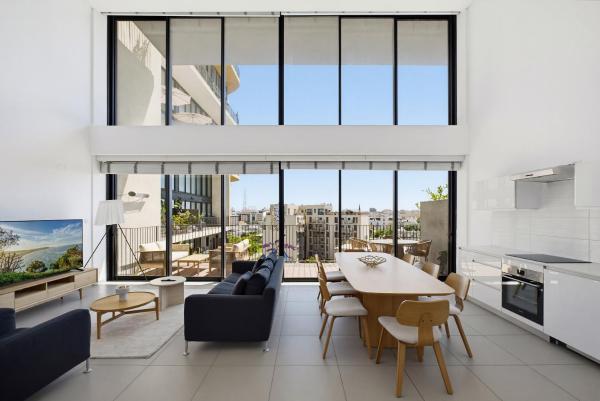 Sunny Duplex 2 Br With Parking By Holyguest - Tel Aviv