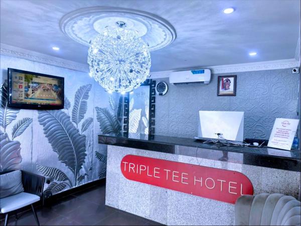 A la foto es mostra l'objecte Triple Tee Hotel situat a la ciutat de Lagos.