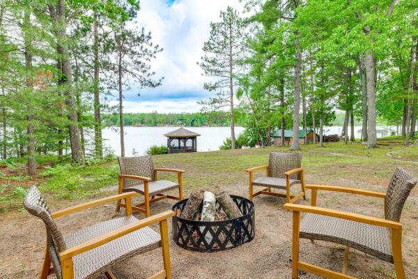 Waterfront Tee Lake Cabin: Dock, Fire Pit + More! - Michigan