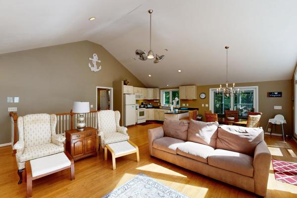 Spacious Pet Friendly House W/private Pool Table, Ping Pong Table & Free Wifi - Lake Anna, VA