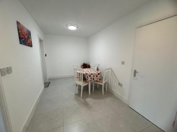 Apartment Sleeps 2 With Parking - Ruislip