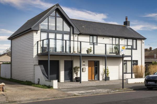 2 Pier Avenue - Whitstable