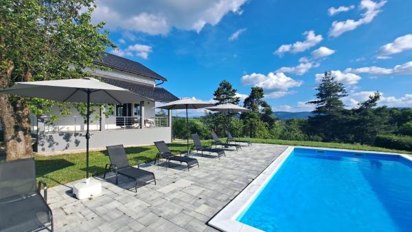 A la foto es mostra l'objecte Villa Sunset situat a la ciutat de Česma.