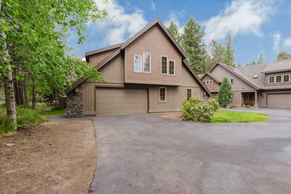 Comfortable Townhome With Private Hot Tub & Shared Pool - Sharc Passes Included - Oregon