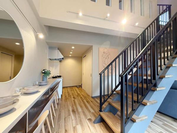 Na zdjęciu widoczny jest obiekt Clio Matoba by b hotel - 10-min Walk to Station Spacious Stay for 8 Guests położony w mieście Hiroszima.