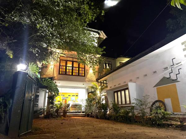 Na fotografii je vidět objekt Anniwatta Residence nacházející se ve městě Kandy.