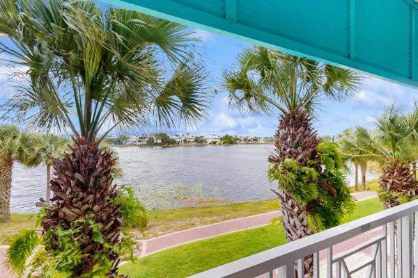 Upscale Condo With Pools Private Beach Access Hot Tubs & Tennis - Dog-friendly - Laguna Beach, FL