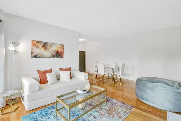 Newly Renovated Miami Beach Stay - Sleeps 5 - Miami Beach, FL