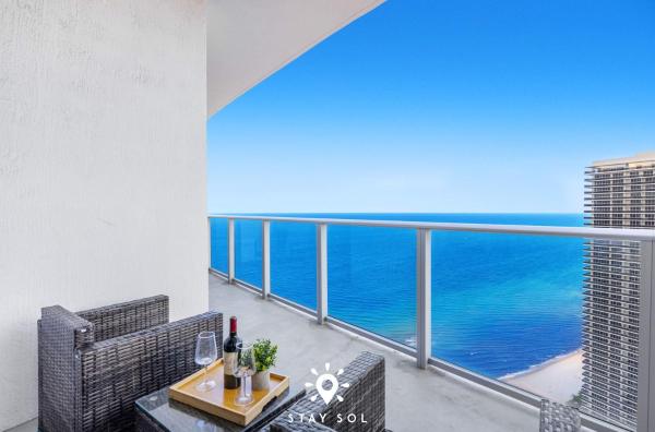 Resort Style Oasis Ocean Air Miami - Miami Gardens, FL