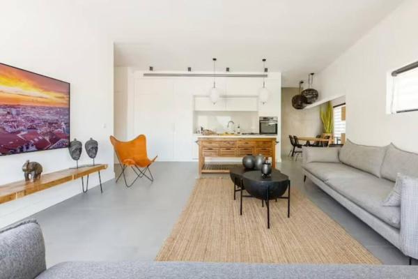 Luxury Artist Retreat- Park View Balcony By Localz, Tel Aviv