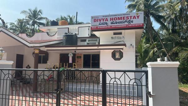 A la foto es mostra l'objecte Divya Homestay situat a la ciutat de Udupi.