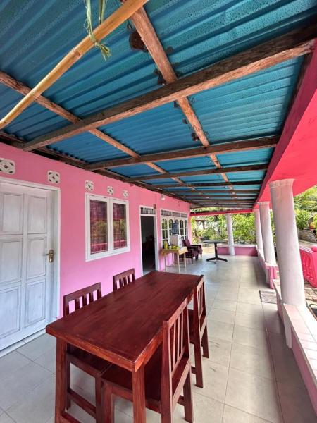 Bunaken Dolphin Pink Homestay - Manado