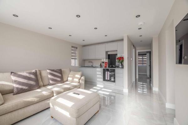 Luxury 1-bed Close To Ascot, Lego Land M3 M25 A30 - Bracknell