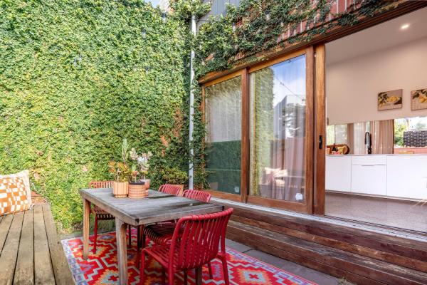 Chic Carlton Retreat - Rooftop, Central, Spacious - Brunswick
