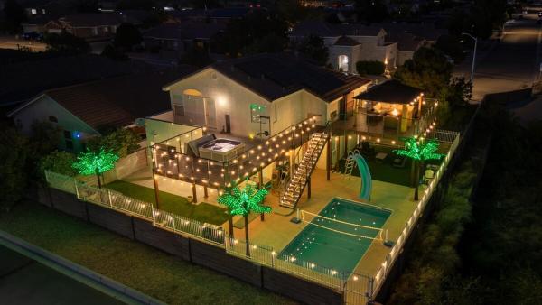 Swimming Pool! Hot Tub, Ping-pong & Pool Table - Albuquerque, NM