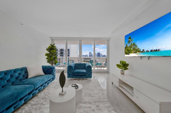Staycozy Apartments At The Grand - Miami, FL