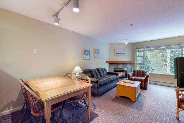 A la foto es mostra l'objecte Marketplace Lodge situat a la ciutat de Whistler.