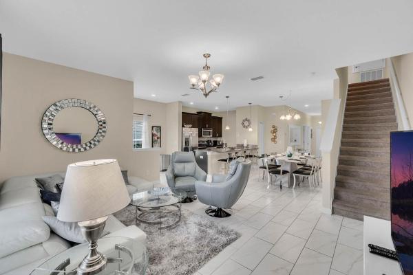 5 Bedrooms 4 Bathrooms Storey Lake 3133 Pp - Orlando, FL