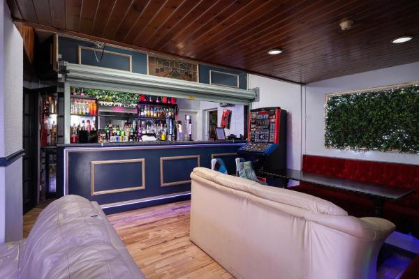 På billedet ses objektet 100 Pipers Hotel beliggende i byen Blackpool.