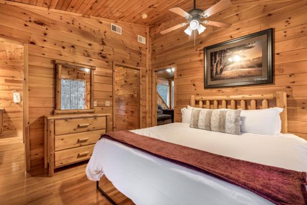Gorgeous For 12!, Free Tickets , Fire Pit, Arcade, Pool Table, Rocky Top Sports - Gatlinburg, TN