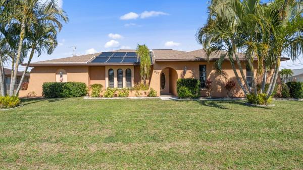 Paula's Palm Paradise - Cape Coral, FL