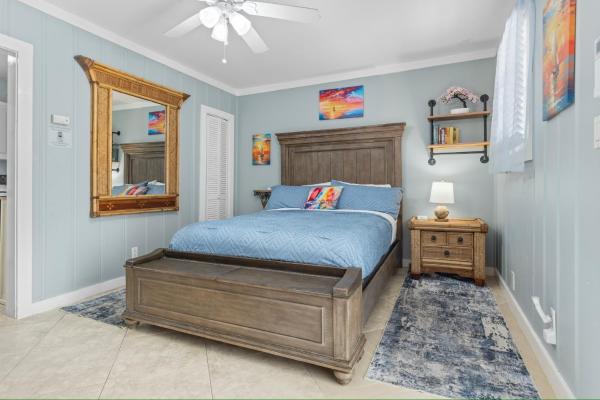 Prime Downtown Location - Truman Little Cozy Cottage - Key West, FL