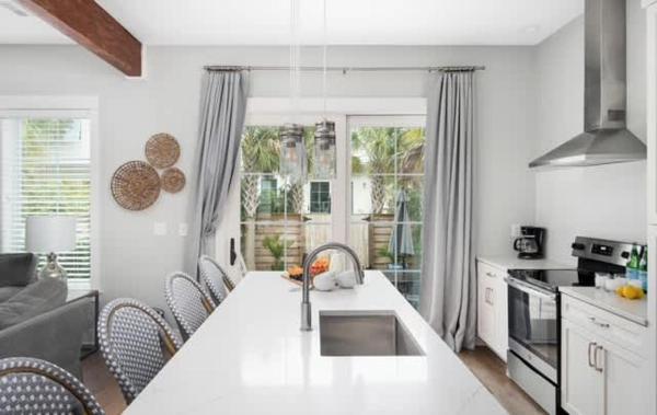 4br Villa With Heated Pool - Walk To The Beach & Shops - Folly Beach, SC