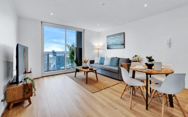 Stylish Level 34 2bed Docklands Apartment With Pool,sauna And Gym - Prime Location Next To Southern Cross Station - North Melbourne Railway Station