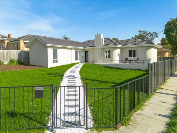 Spacious Luxury Retreat With Private Garden Box Hill - Forest Hill