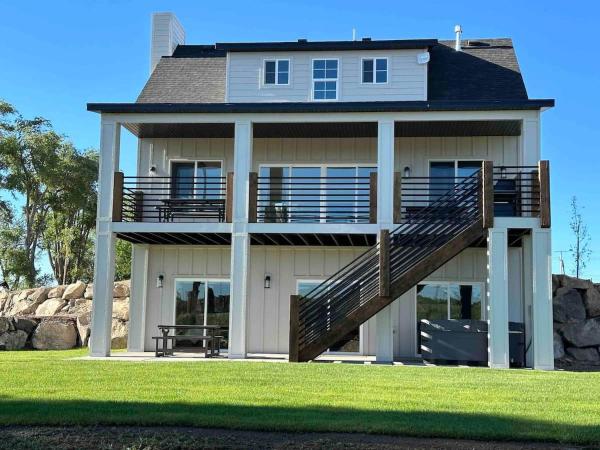 Luxury Large Farm Home @ Stoney Farms *No Chore(s) - Panguitch, UT