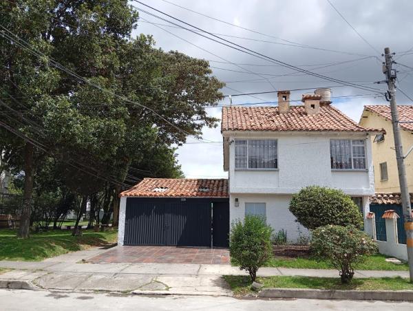 Casa Hotel Hyl Pontevedra - Cerca A La Clínica Shaio, Pontevedra - Bogotà