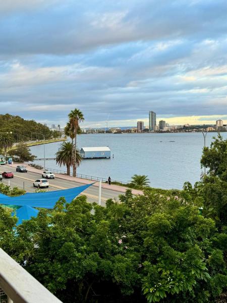 Casa Lune Swan River Views, Steps To Blue Boat House And Cbd - Nedlands