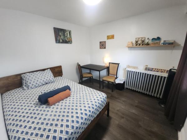 照片显示了位于Toronto市的Affordable Quiet Private Room - 10-min Walk to Subway物件。