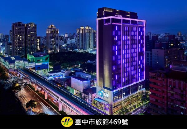写真にはHsia-ch'iao市にあるMoxy Taichungが写っています。