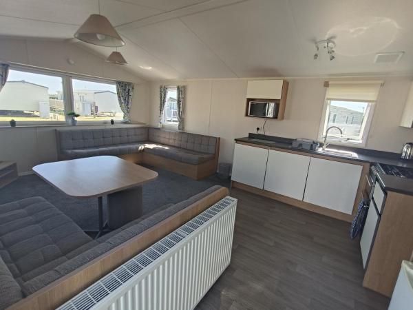 Cozy 2 Bedroom Caravan Golden Sands - Abergele