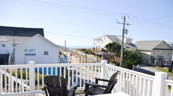 A la foto es mostra l'objecte Oceanfront Townhouse steps to the Beach situat a la ciutat de Atlantic Beach.