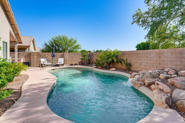 2 Mi To Surprise Stadium! Dog-friendly Home, Pool - Sun City, AZ