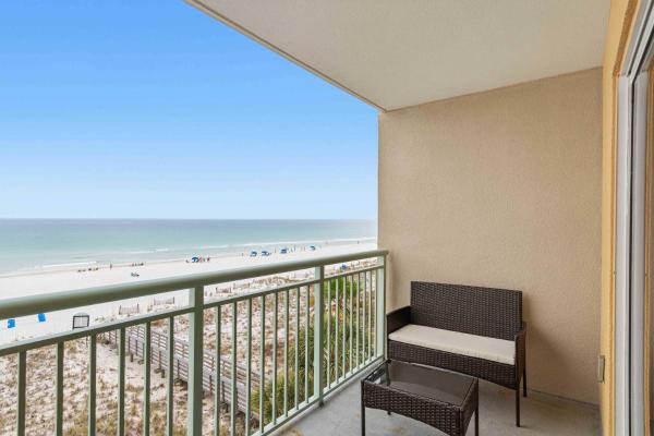 Gorgeous And Cozy Beachfront Condo With Shared Pool And Beach Access - Fort Walton Beach, FL