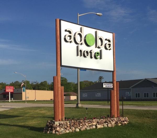 På billedet ses objektet adoba® hotel Naubinway beliggende i byen Newberry.