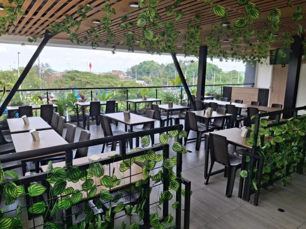 A la foto es mostra l'objecte Hotel Brisas De Calima situat a la ciutat de Cali.