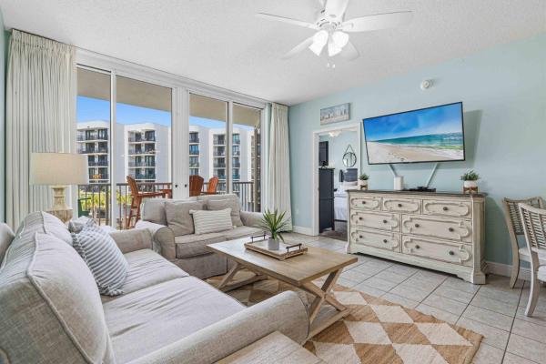 Spacious Third Floor Condo Beach Chairs & Umbrella Walk-in Shower - Okaloosa Island, FL