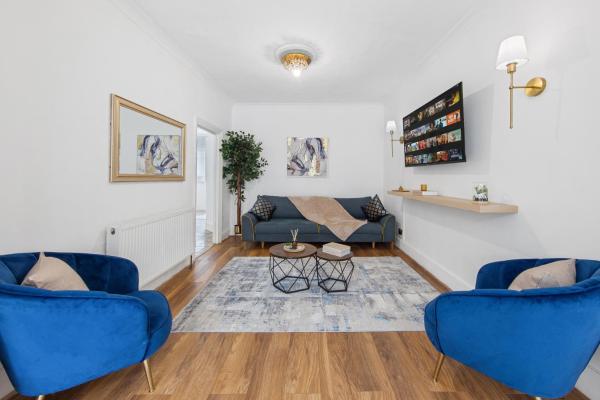 Elegant 6br Home With Private Parking, Fast Wifi & Easy Access To Central London - Brentwood