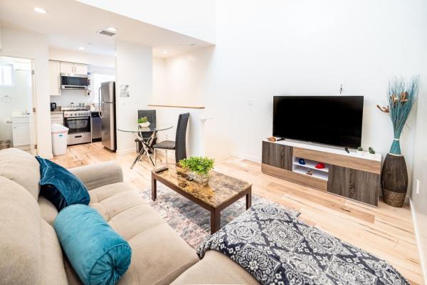 World Cup Stay 2-br 3-story Loft 2 Free Parking By Hollywood Self Check In - Skid Row - Los Angeles