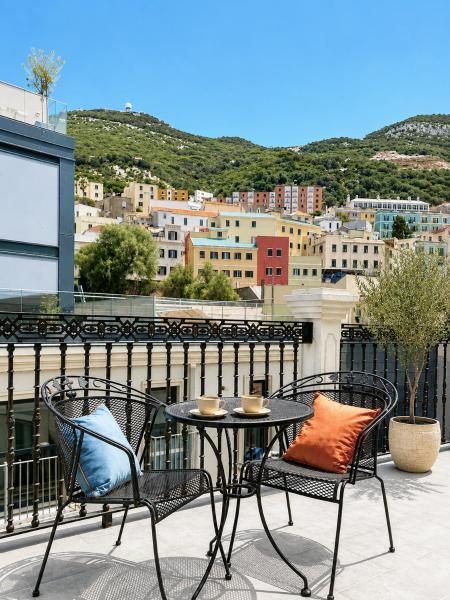 Grand Central House - Master Penthouse Double Room Ensuite - Gibraltarstay Apartments - Gibraltar