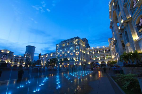 Na fotografii je vidět objekt The Plaza Hotel Balanga City nacházející se ve městě Limay.