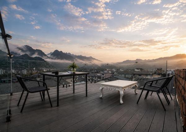 Han Exotic Wulingyuan Travel Concierge and Multilingual Planning Quiet Courtyard Retreat Near Forest Park East Gate, Zhangjiajie