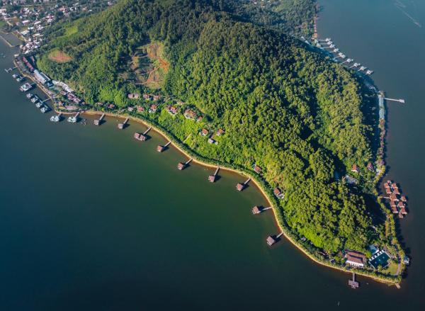 På billedet ses objektet Vedana Lagoon Resort & Spa beliggende i byen Bạch Mã.