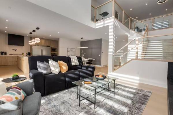 Luxe Elite Escape 8 Bdrm Near Lake - 체스터미어