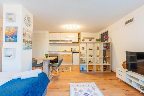 Downtown Nest Apartments & Parking - サラエボ